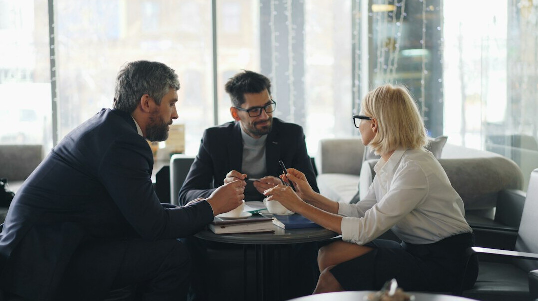 it professionals discussing